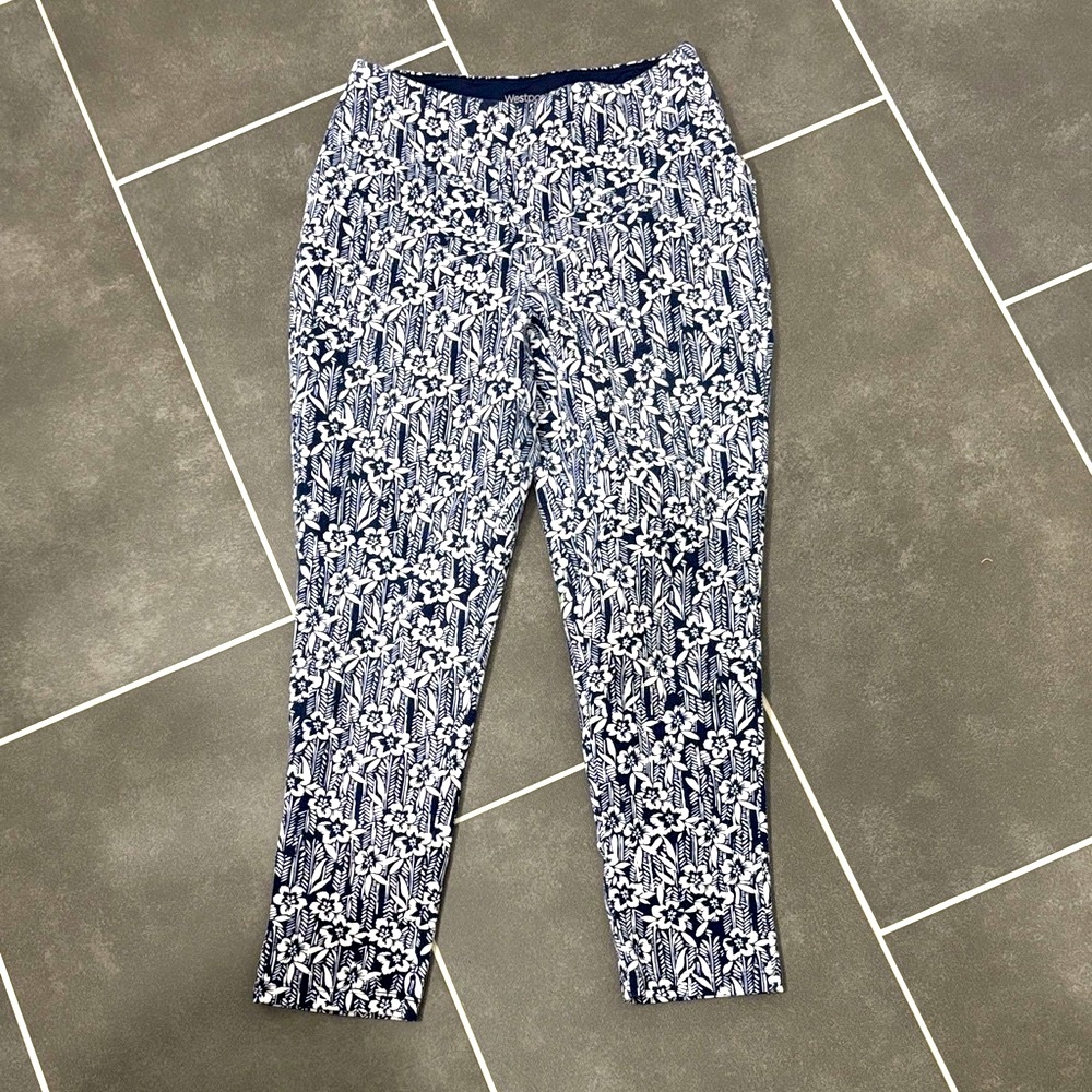 Westport Navy and White Floral Capri Pants
